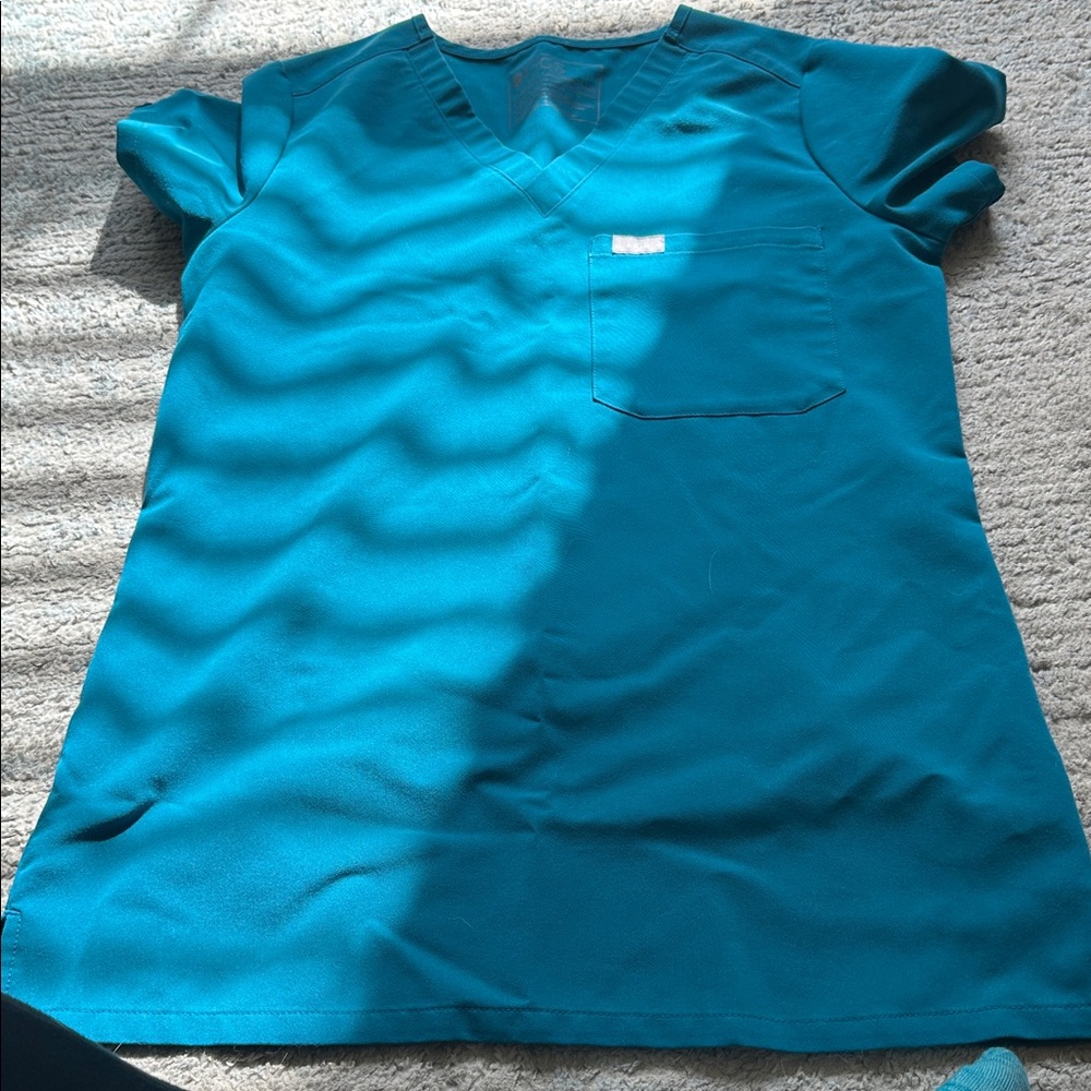 Figs Pacific Blue one pocket scrub top